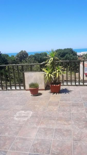 2 bedrooms appartement with sea view furnished terrace and wifi at Scoglitti 1 km away from the beach Scoglitti